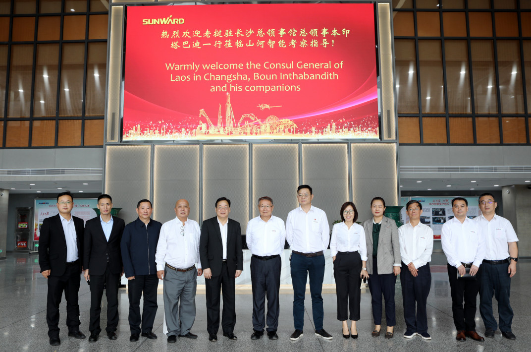 老挝长沙总领事本·印塔巴迪考察乐投网站智能