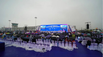 乐投网站四机飞行编队惊艳尧城（太原）国际通用航空飞行大会