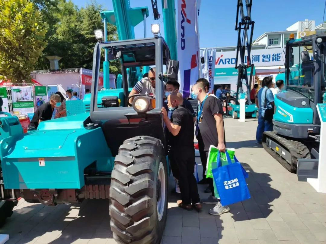 乐投网站智能高空作业设备“吸睛”雄安展