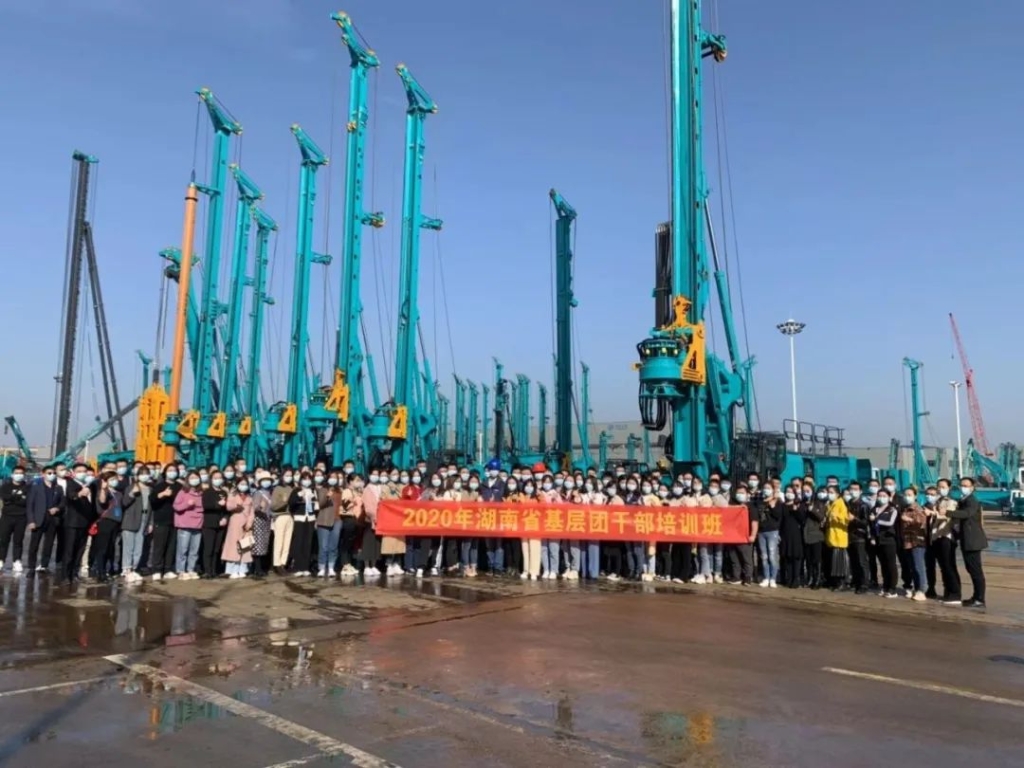 省基层团干部培训班成员来乐投网站智能参观交流