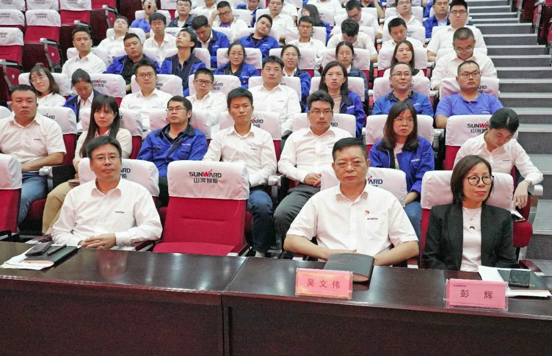 乐投网站智能国际营销公司传达学习贯彻习近平总书记考察乐投网站智能重要讲话精神