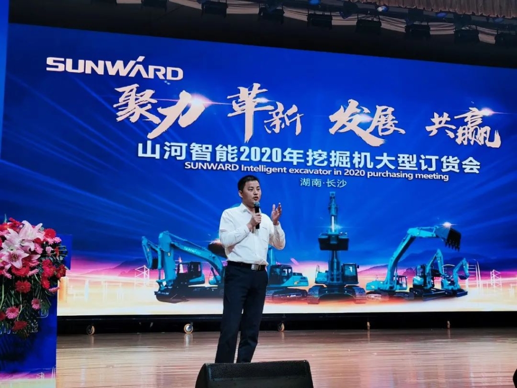 5千万! 乐投网站智能挖掘机订货会创新高