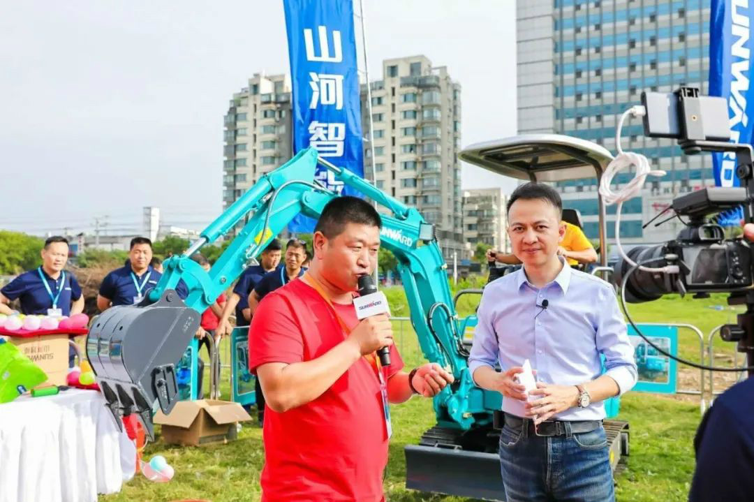 2020全球微挖大会 乐投网站智能精品微挖赢得满堂彩
