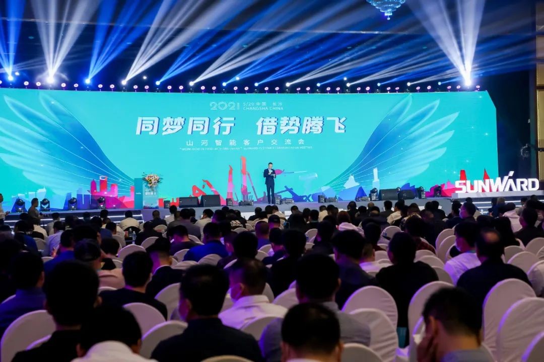 “爆品”出击！乐投网站智能客户交流会签约超8亿元