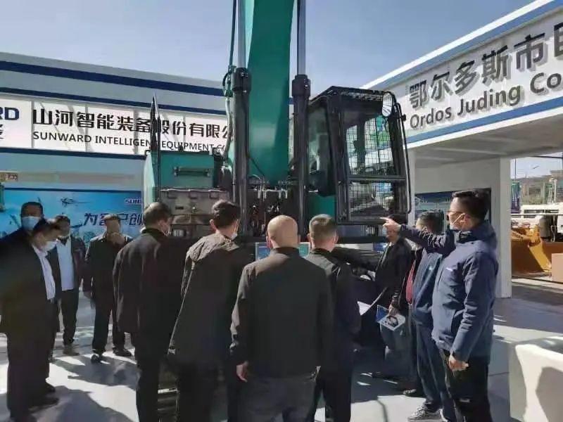 乐投网站智能绿巨人闪亮登场鄂尔多斯国际煤博会