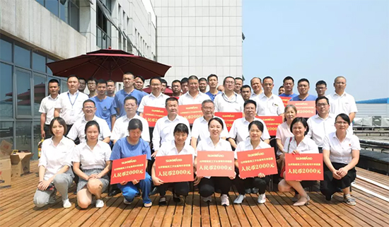 员工子女金榜题名 乐投网站家园发放奖励