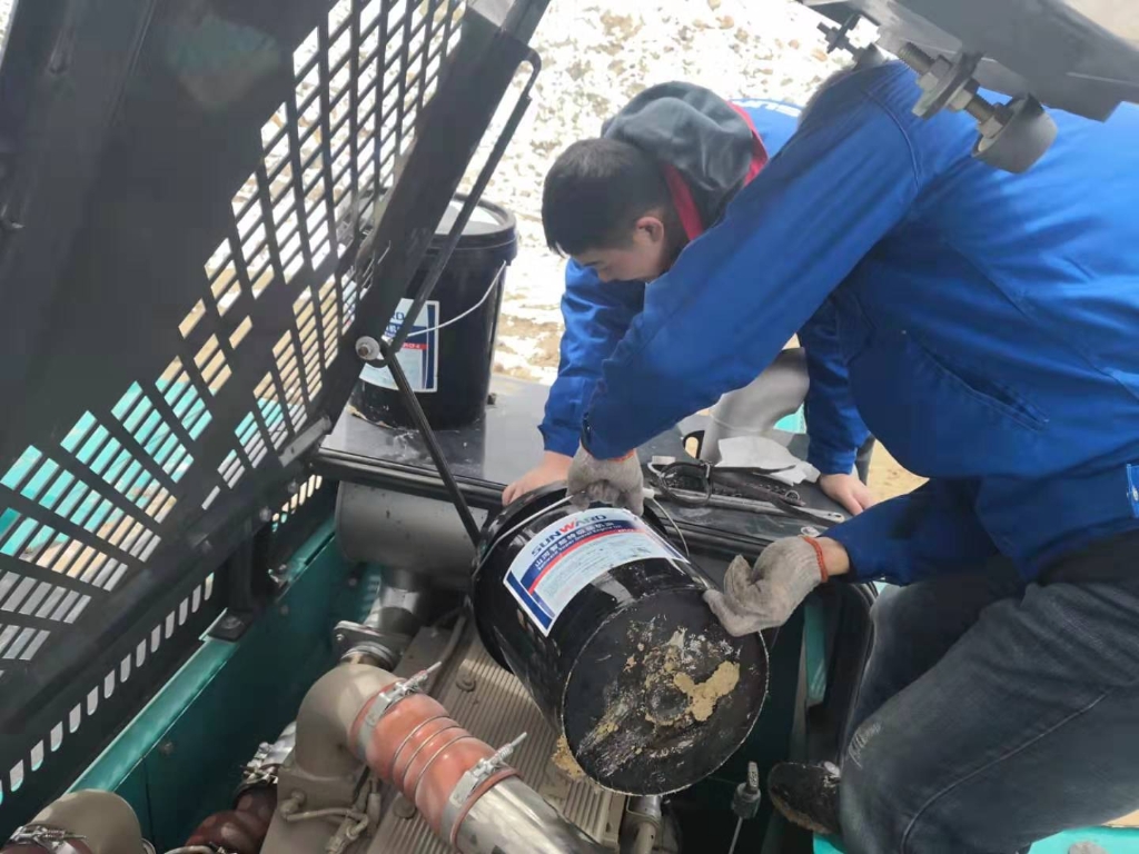 乐投网站智能470挖机成功挑战世界屋脊