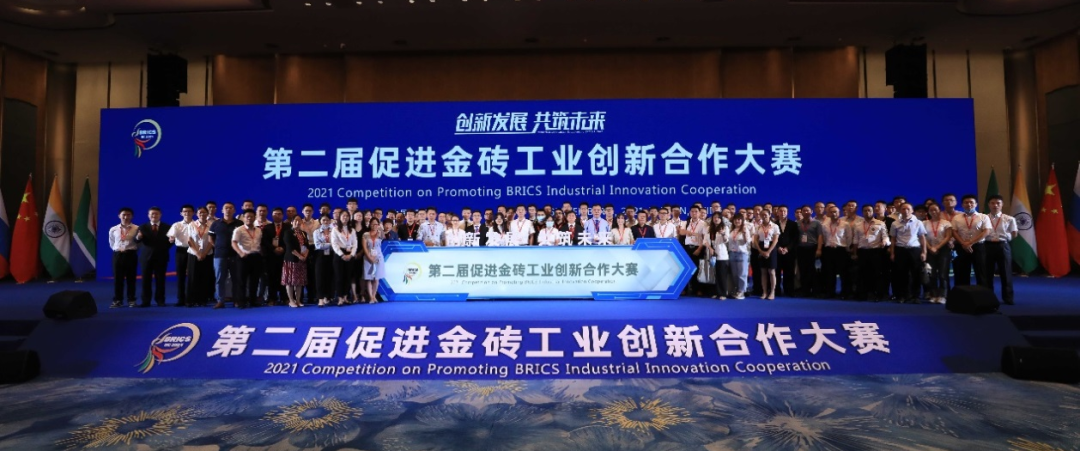 点赞!乐投网站智能液压混合动力挖掘机项目荣获这个优秀项目奖→