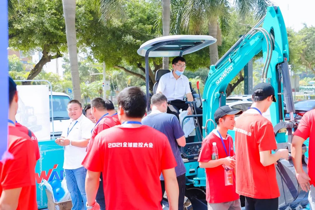 共享微挖新视界！乐投网站智能微挖三大王牌产品齐聚2021全球微挖大会