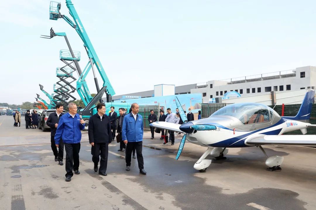 湖南省副省长隋忠诚调研乐投网站智能
