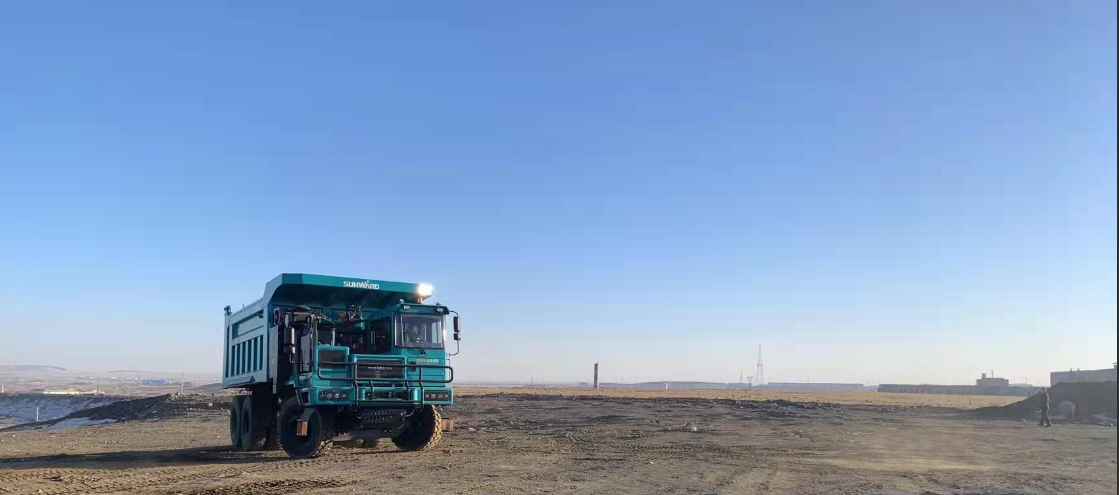 新能源，长续航！乐投网站智能首台LNG增程式宽体矿卡下线交付
