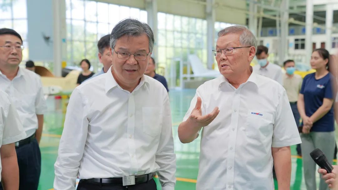 湖南省委常委、常务副省长李殿勋一行考察调研乐投网站科技
