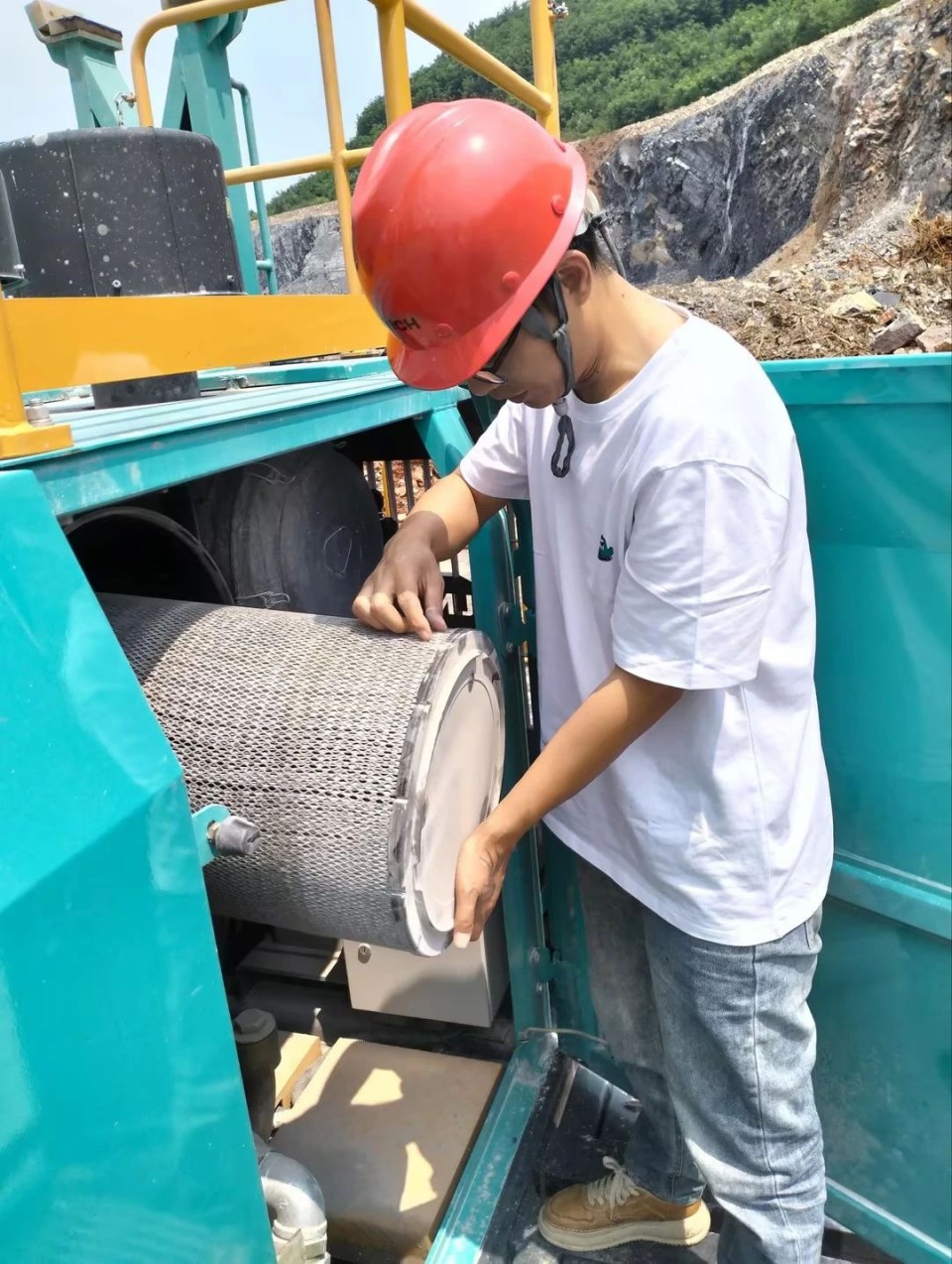 跨越乐投网站万里 智启服务新程——乐投网站矿岩“服务万里行”活动走进海螺水泥