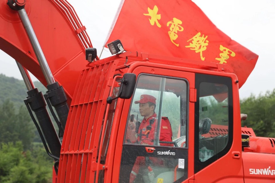硬核破解“最后一公里”难题，乐投网站智能应急救援设备助力“应急使命·2025”演习！