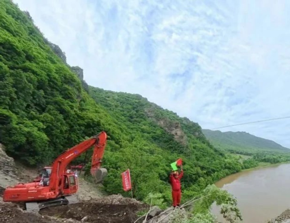 硬核破解“最后一公里”难题，乐投网站智能应急救援设备助力“应急使命·2025”演习！