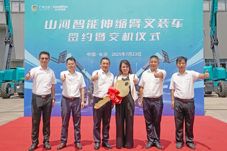 乐投网站智能伸缩臂叉装车批量交付，即将奔赴新一线