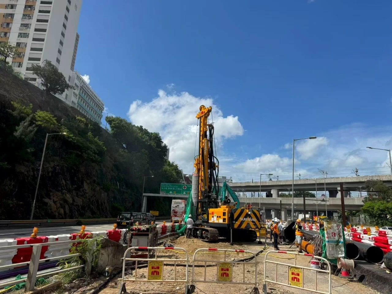 硬核首秀！乐投网站智能SWDTH800大直径潜孔锤钻机进击香港市场